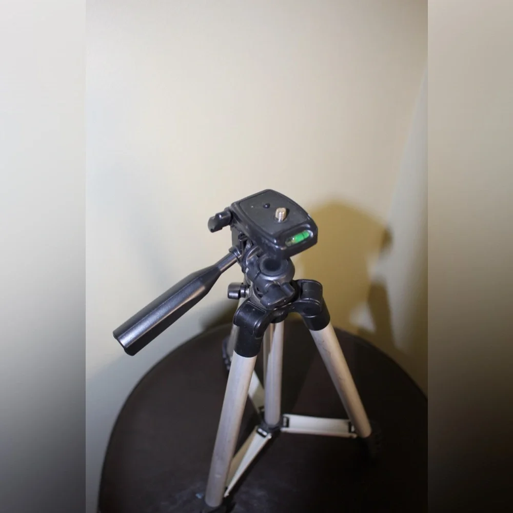 Xit XT50TRS Pro Series 50-Inch Tripod – Lightweight & Adjustable
